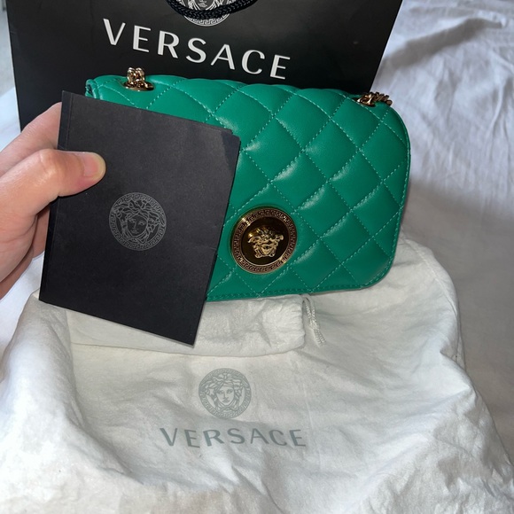 AUTHENTIC VERSACE MEDUSA GREEN CROSSBODY PURSE QUILTED LAMB LEATHER - Picture 10 of 13